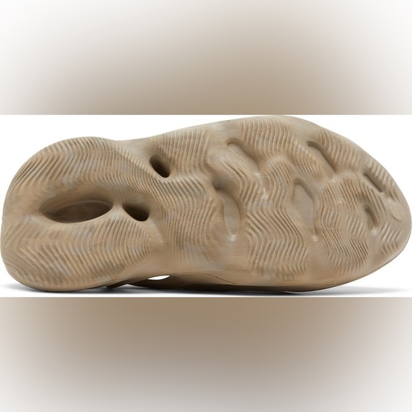 2022 Yeezy Foam Runner ‘Stone Sage’ - Picture 3 of 10